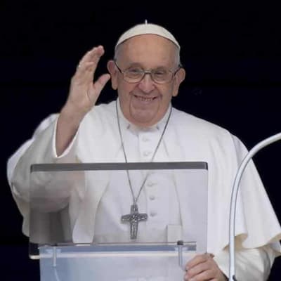 Pope plans to make first public appearance in weeks