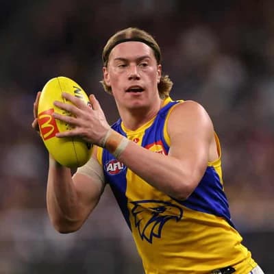 Eagles coach's warning as Reid engages Gabba crowd