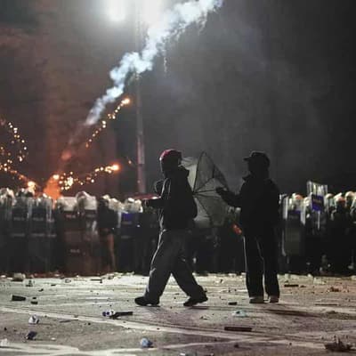 Turkey jails Istanbul mayor before trial