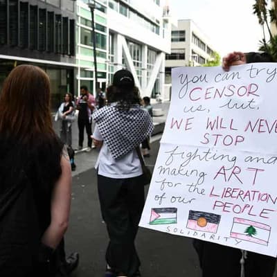 Mass letter urges arts minister to act over Venice snub