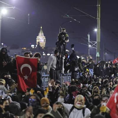 Erdogan says mayor jailing demos 'movement of violence'