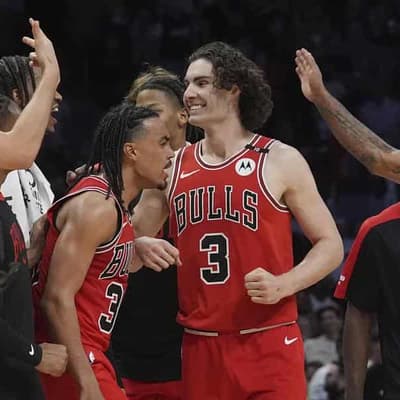 Giddey, White lead Bulls charge to NBA play-offs