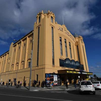 Show went on at comedy fest as man was dying