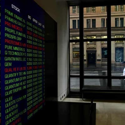 Aussie shares end week higher but red quarter looms