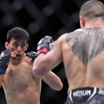 'Lay off the swear words': kindness key for Aussie star