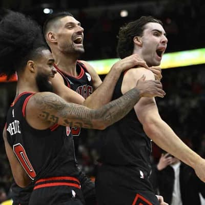 Giddey miracle shot leads Bulls to another win v Lakers