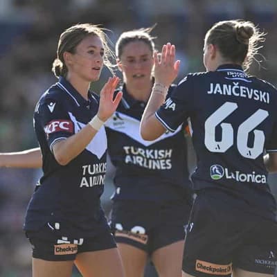 Victory beat Adelaide to stay in ALW premiership race