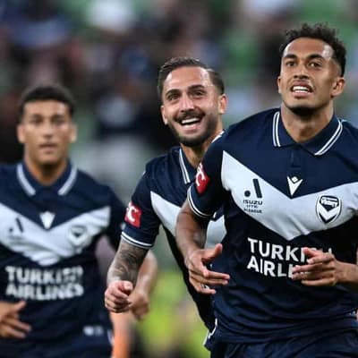 Reds coach fumes over penalty in dramatic Victory loss