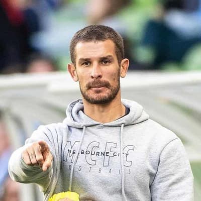 Kerr's Chelsea held by West Ham but stay top of WSL