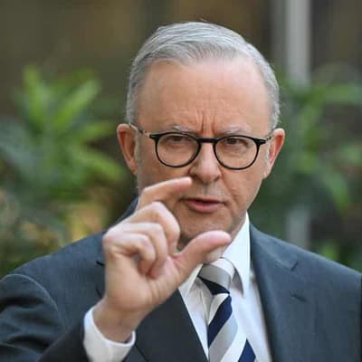 Labor pushes for workers' pay rise during campaign