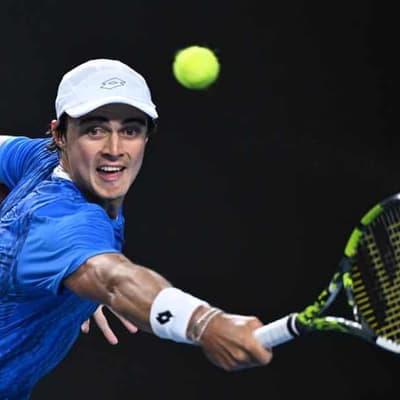 Walton prevails on tough day for Aussies in Houston