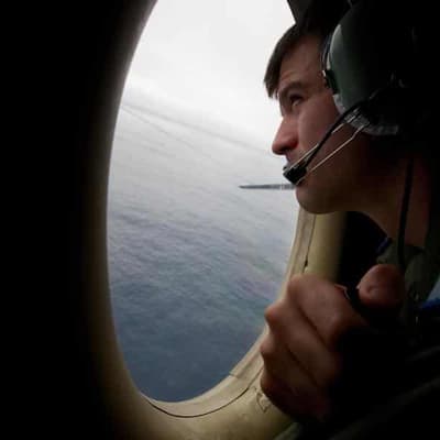 Search for flight MH370 suspended due to bad weather