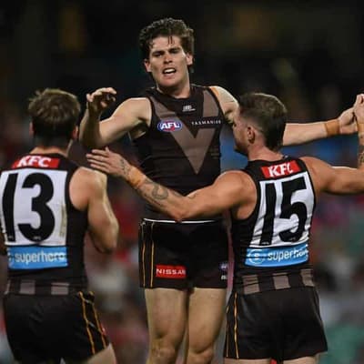 Star Hawthorn midfielder out for up to four months