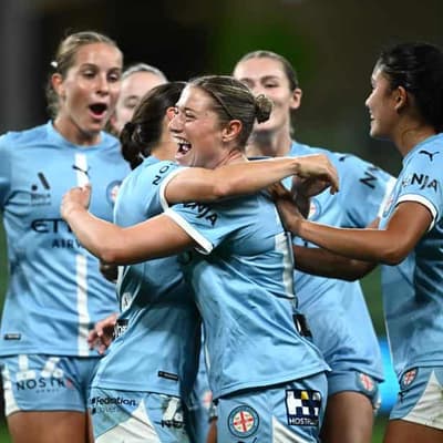 Victory push ALW premiership race to final day