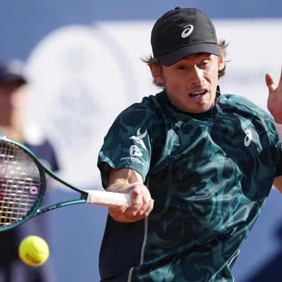 De Minaur sets up Alcaraz quarter-final in Barcelona