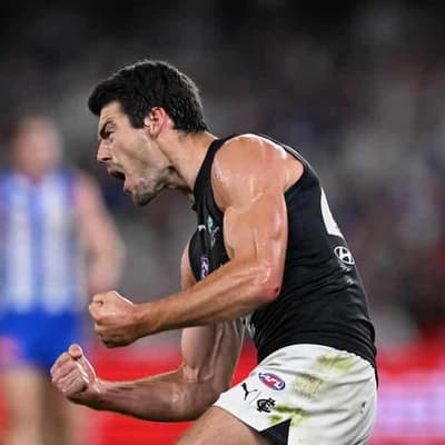 Hewett leads Blues' rout of lowly Kangaroos