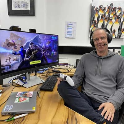 Gamer senator takes to streaming in chase of youth vote