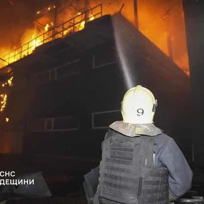 Russia hits Ukraine city as talks reach crucial point