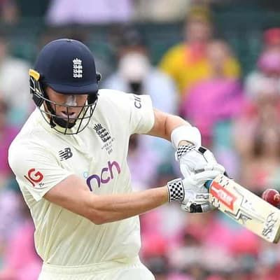 Crawley denies Green debut county victory with Glos