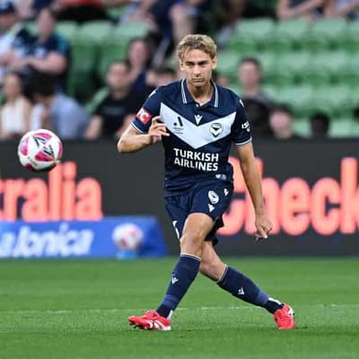 Socceroo Teague back for finals-chasing Victory