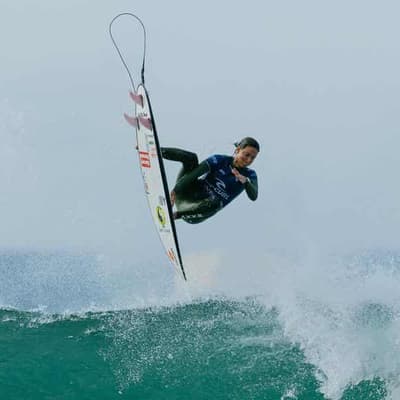 Wright looms large as Fitzgibbons shocks in Bells surf