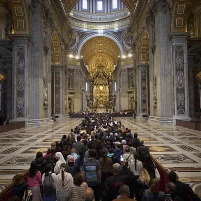 Basilica reopens to faithful bidding farewell to Pope