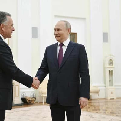 Trump says Ukraine deal close after envoy meets Putin