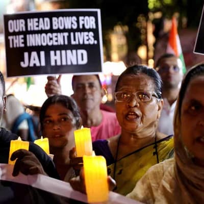 India, Pakistan exchange gunfire for second day