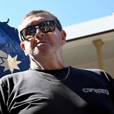 Father and son union heavies plead guilty to corruption