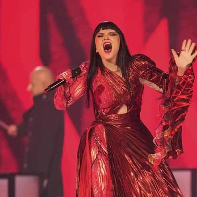 Pop phenomena warm up voices for Eurovision showdown