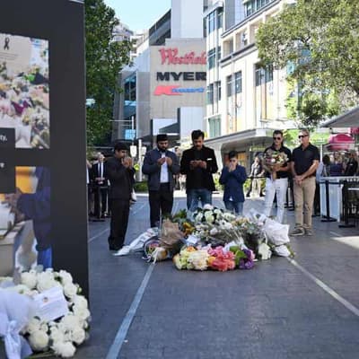 Psychiatrist breaks down after Bondi attack backflip