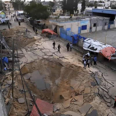 Israeli strike on Gaza hospital kills wounded journo