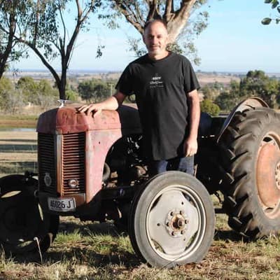 'Swagging it': tractor fanatics to trek across outback