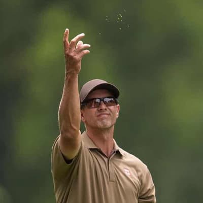 Scott collapses to leave his majors streak under threat
