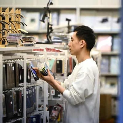 Call for adult wages for youth in retail, fast food