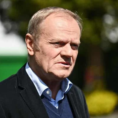 Polish PM did not compare Europe relying on US defence to Muslims and Jews