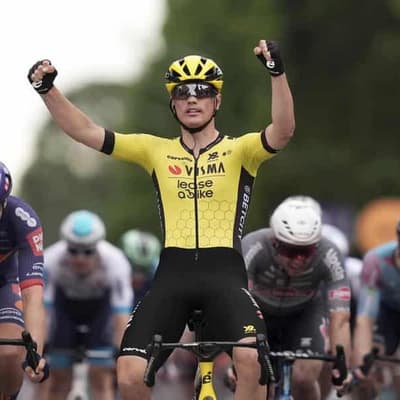 Groves misses out as flying Dutchman Kooij wins at Giro