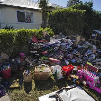 Flood-stricken locals begin mop-up, sweat on support