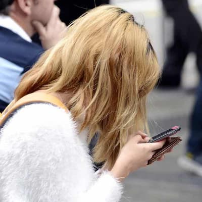 Screen misuse blamed for painful 'tech neck' problems