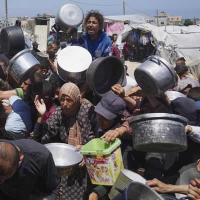 Aid group begins Gaza operations amid airstrikes