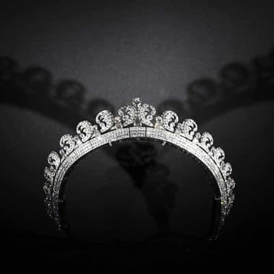 Dumped senator vows to 'straighten tiara', move forward