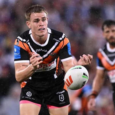 Bennett 'embarrassed' by NRL contract fiascos