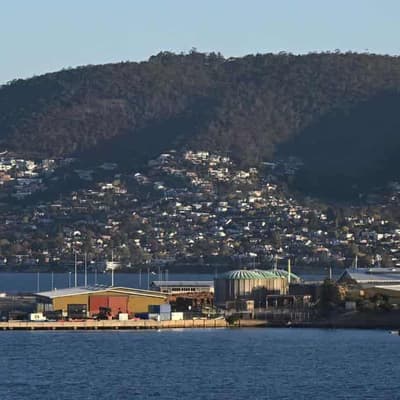 Premier on thinner ice amid no-confidence threat