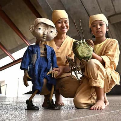 Puppet show inspiring migrant children to 'dream big'