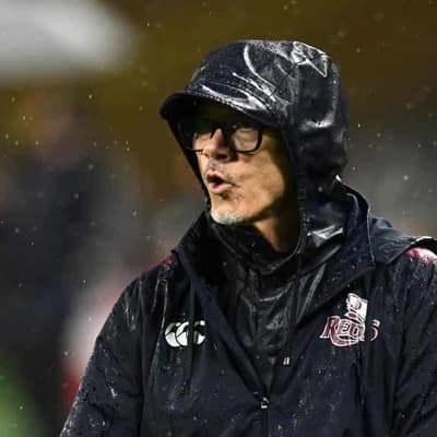 Coach gives Reds the Kiss of life after sorry Super bow