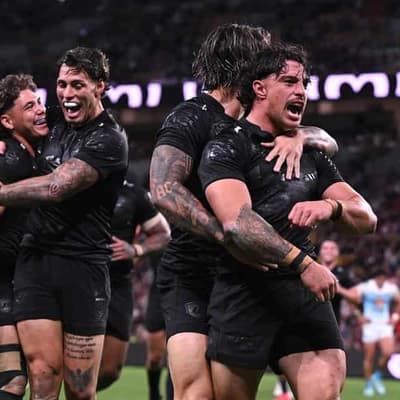 Broncos blackout of Titans gives Reynolds a great 300th