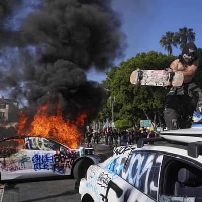 LA police order US immigration protesters to go home