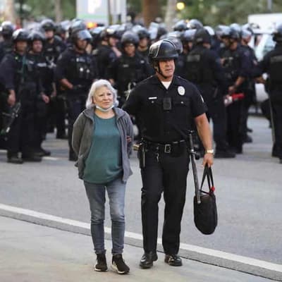 Marines on LA streets will have power to make arrests