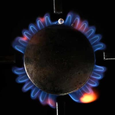 Aussie shares stall as conflict weighs on confidence