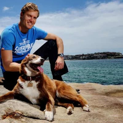 Scam accounts pose as 'Bondi Vet' Dr Chris Brown